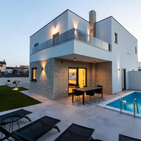 Villa Noah Sisan